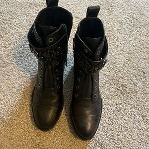 Combat boots w heel and sparkle accent